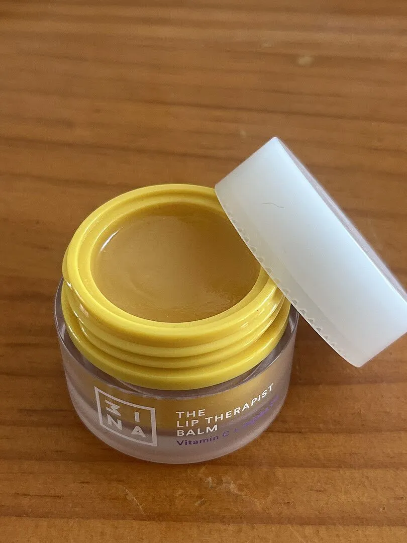 3INA The Lip Therapist Balm baume à lèvres hydratant