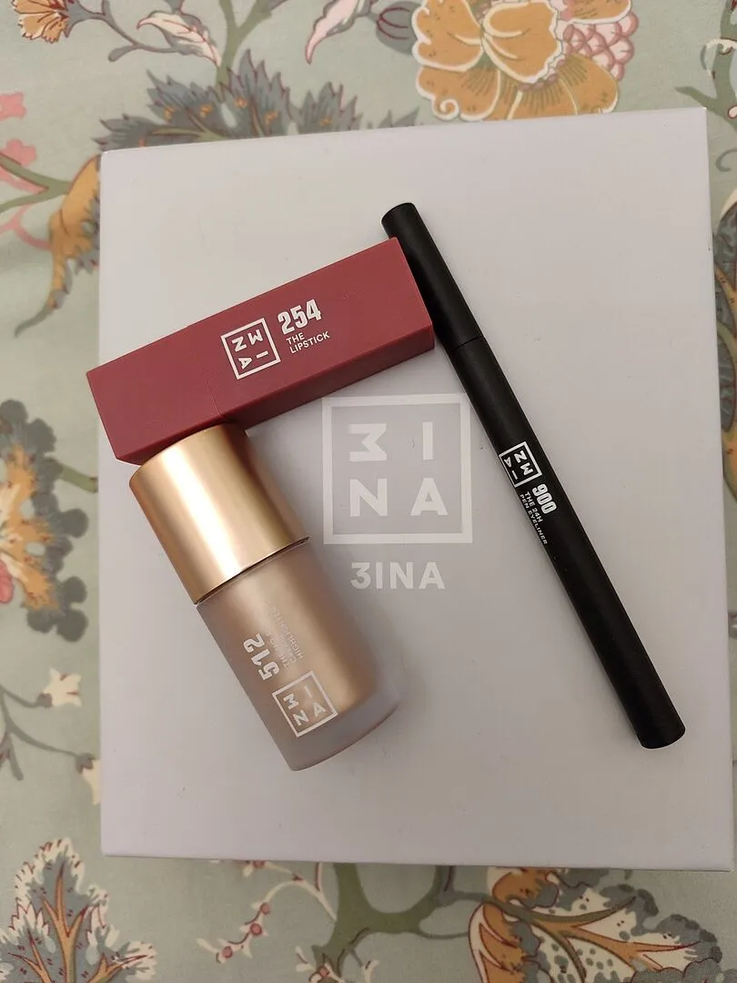 3INA Shine O'Clock kit maquillage éclat 3 pièces