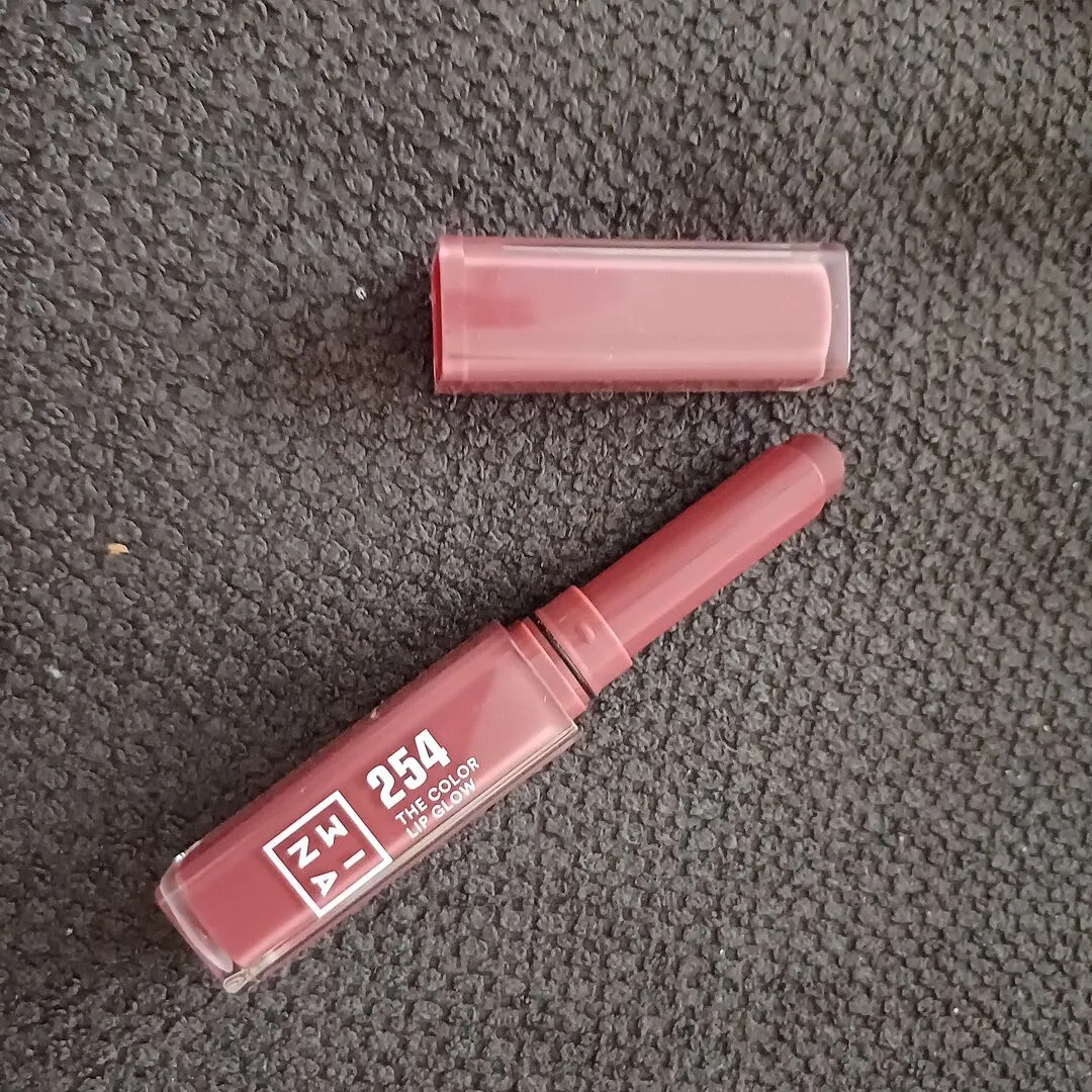3INA The Color Lip Glow 385 rouge à lèvres teinte glow