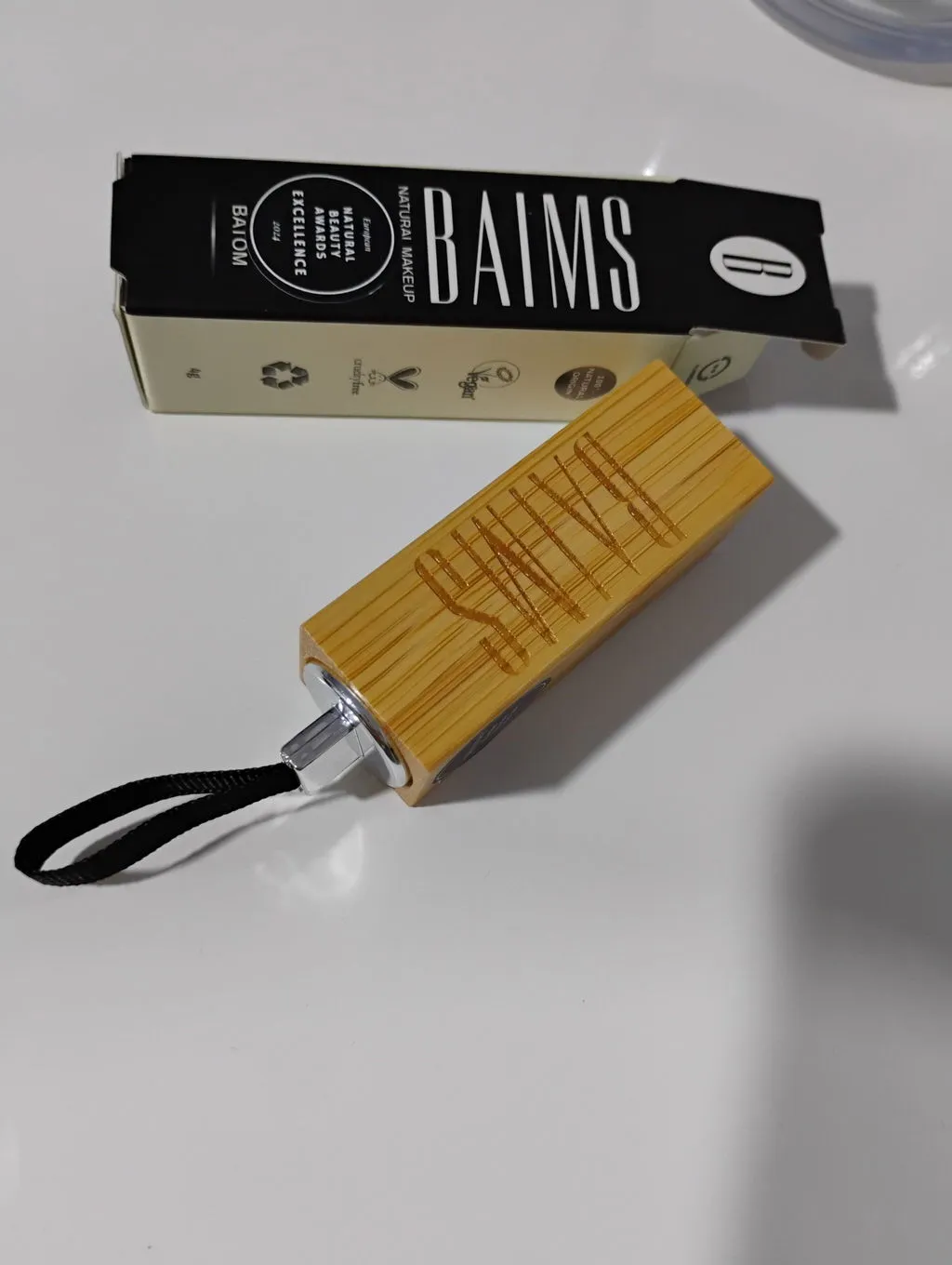 Baims Lipstick rouge à lèvres bambou fini semi-mat